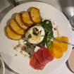 Una foto de Burrata de un restaurante