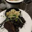 Una foto de 6oz top sirloin de un restaurante