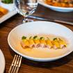 Una foto de Yellowtail Sashimi de un restaurante