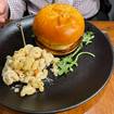 Una foto de Salmon Burger de un restaurante
