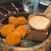 Una foto de Warm Passion Fruit & Coconut Doughnuts de un restaurante