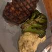 Una foto de 14 oz Ribeye de un restaurante