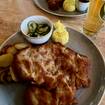 Una foto de Bavarian Schnitzel de un restaurante