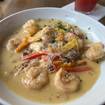 Una foto de shrimp and grits de un restaurante