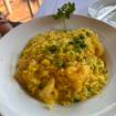 Una foto de Risotto Milanese de un restaurante