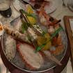 Una foto de Seafood Tower de un restaurante