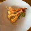 Una foto de shrimp tempura de un restaurante