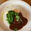 Une photo de braised short rib d'un restaurant