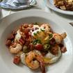 Una foto de Shrimp & Grits de un restaurante