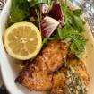 Una foto de chicken milanese de un restaurante