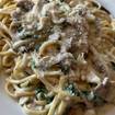 Una foto de Linguine Alfredo de un restaurante