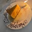 Una foto de Flaming Cheesecake de un restaurante