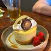 Una foto de Banana Caramel Cheesecake de un restaurante