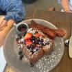 Una foto de Brioche French Toast de un restaurante