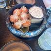 Una foto de Warm Passion Fruit & Coconut Doughnuts de un restaurante
