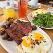 レストランのSteak & Eggs​の写真