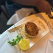 Una foto de Jumbo Lump Crab Cake de un restaurante