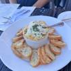 Una foto de Hot Crab Dip de un restaurante