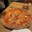 Una foto de CHEESE PIZZA de un restaurante
