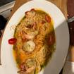 Una foto di Baked Parmesan Shrimp Scampi di un ristorante