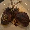 Una foto de Lamb Chops 'Barnsley Cut' de un restaurante