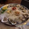 某餐廳的West Coast Oysters​照片