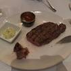 Una foto di New York Strip di un ristorante