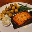 Una foto de Cedar Plank-Roasted Salmon de un restaurante