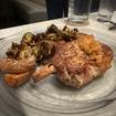 Una foto de Pork Chop de un restaurante