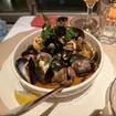 Una foto de Cioppino Pink Door de un restaurante