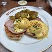 Una foto di EGGS BENEDICT di un ristorante