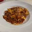 Una foto de Veal Bolognese de un restaurante