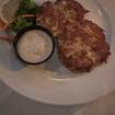 Una foto de Crab Cakes de un restaurante