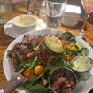 Una foto de STEAK SALAD de un restaurante
