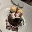 Una foto de Chocolate Lava Cake de un restaurante