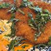 Una foto de famous fried green tomatoes de un restaurante