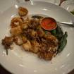 Una foto de Crispy Calamari and Shrimp de un restaurante