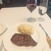 Une photo de New York Strip d'un restaurant