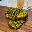 Una foto de Avocado Toast de un restaurante