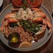 Una foto de Crab Louie de un restaurante