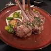 Una foto de Grilled Lamb Chops de un restaurante