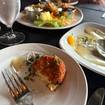Una foto de Crab Cakes de un restaurante