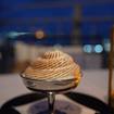 Una foto de Dubai Chocolate Baked Alaska de un restaurante