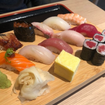 Una foto de にぎりセット  Nigiri Set - Sushi Bar de un restaurante