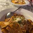Una foto de Pappardelle Con Ragu de un restaurante