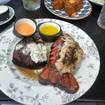 Una foto de 10 OZ 30 DAY AGED FILET MIGNON G de un restaurante