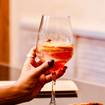Una foto de Aperol Spritz 2x1 de un restaurante
