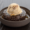 レストランのsticky toffee pudding​の写真