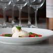 Una foto de Burrata Caprese de un restaurante
