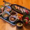 Una foto de An authentic Japanese set meal de un restaurante